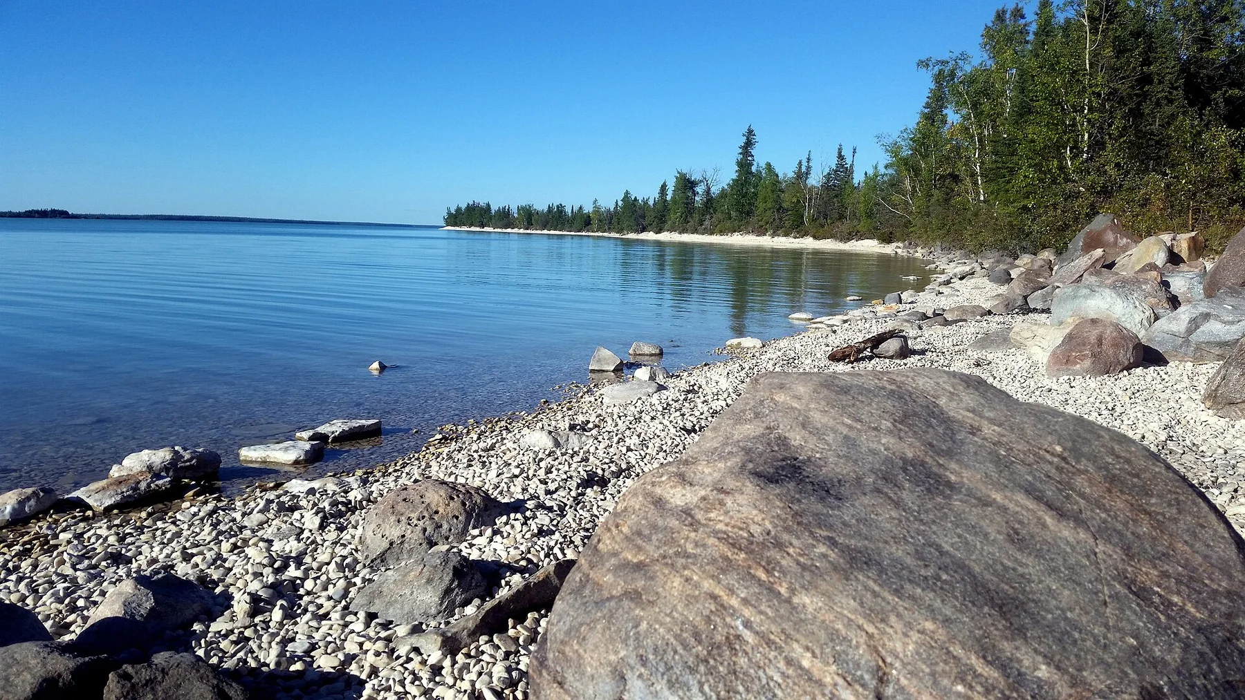 Micul Lac de Calcar in Manitoba, Canada. (37002427106)
